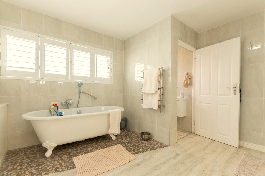 4 Bedroom Property for Sale in Paradise Beach Western Cape